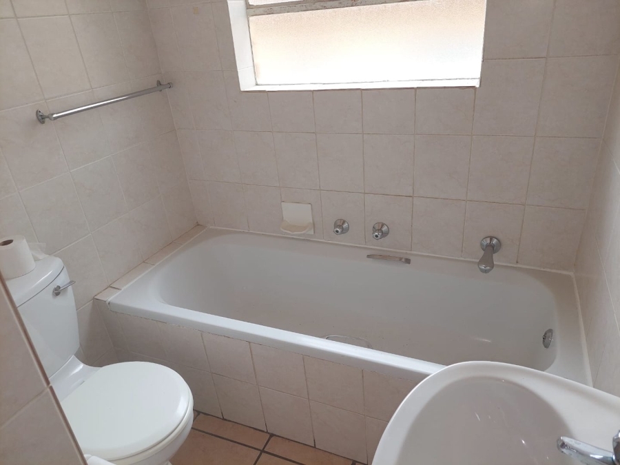 2 Bedroom Property for Sale in Willowbrook Gauteng