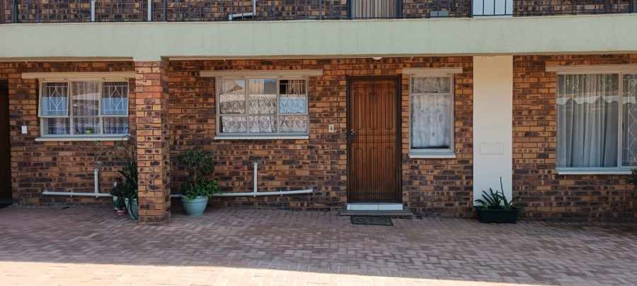 2 Bedroom Property for Sale in New Redruth Gauteng