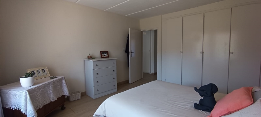 2 Bedroom Property for Sale in New Redruth Gauteng