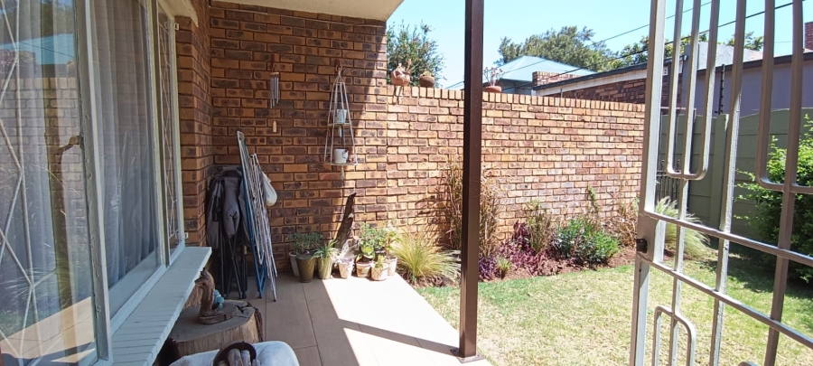 2 Bedroom Property for Sale in New Redruth Gauteng