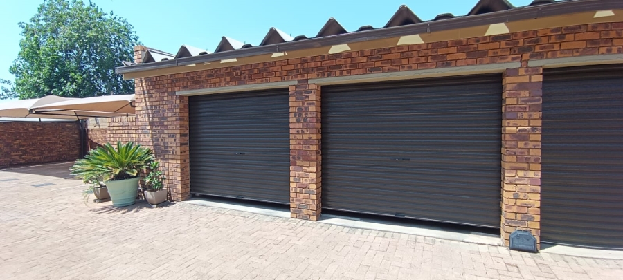 2 Bedroom Property for Sale in New Redruth Gauteng