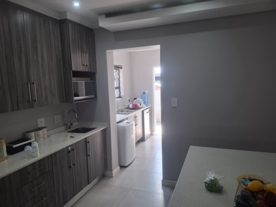 3 Bedroom Property for Sale in Edenvale Central Gauteng