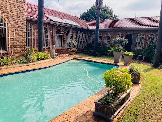 4 Bedroom Property for Sale in Petersfield Gauteng