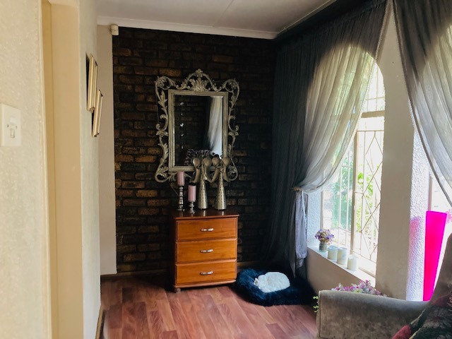 4 Bedroom Property for Sale in Petersfield Gauteng