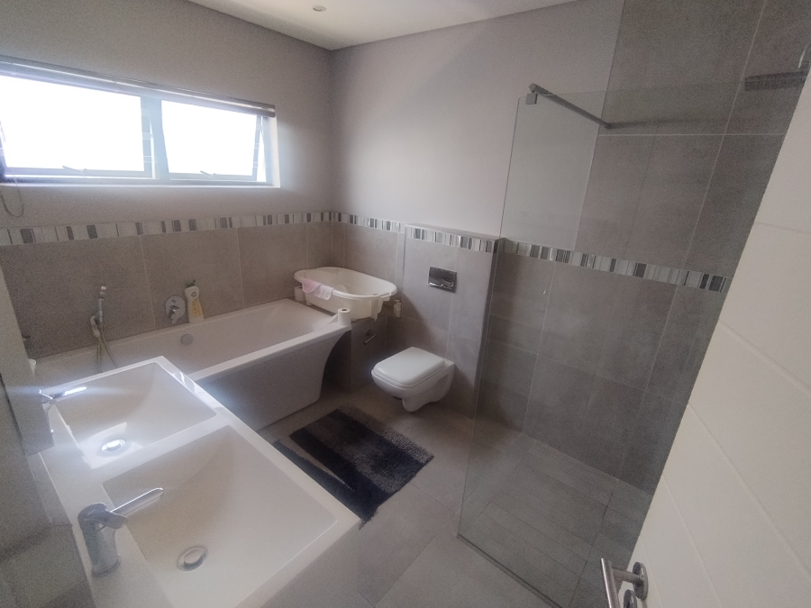 3 Bedroom Property for Sale in Edenvale Central Gauteng