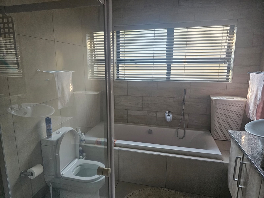 4 Bedroom Property for Sale in Midstream Meadows Gauteng