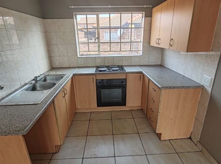 To Let 2 Bedroom Property for Rent in Andeon Gauteng