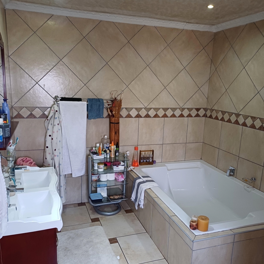 5 Bedroom Property for Sale in Riversdale Gauteng