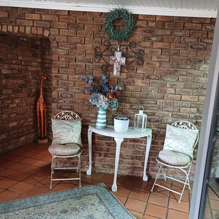 6 Bedroom Property for Sale in Buyscelia Gauteng