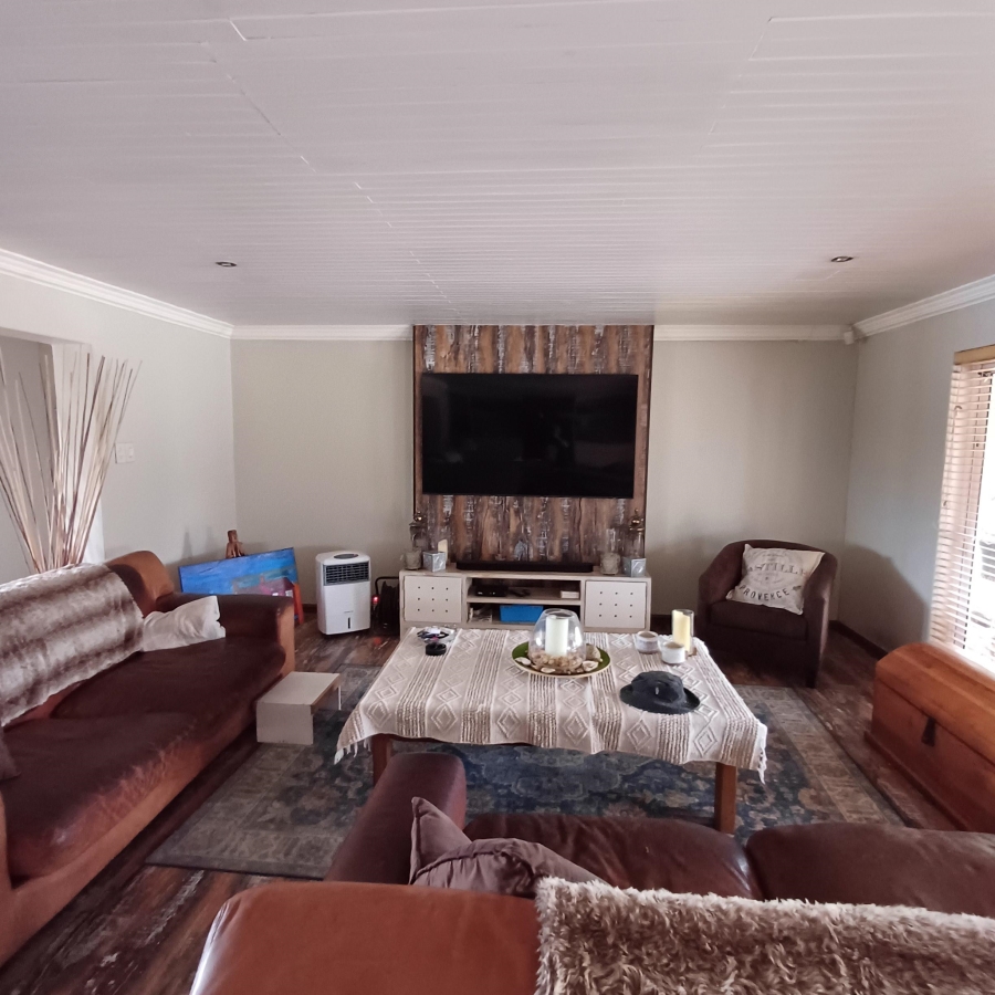 6 Bedroom Property for Sale in Buyscelia Gauteng