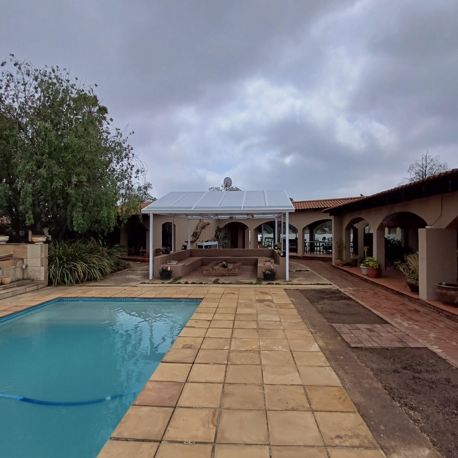 6 Bedroom Property for Sale in Buyscelia Gauteng