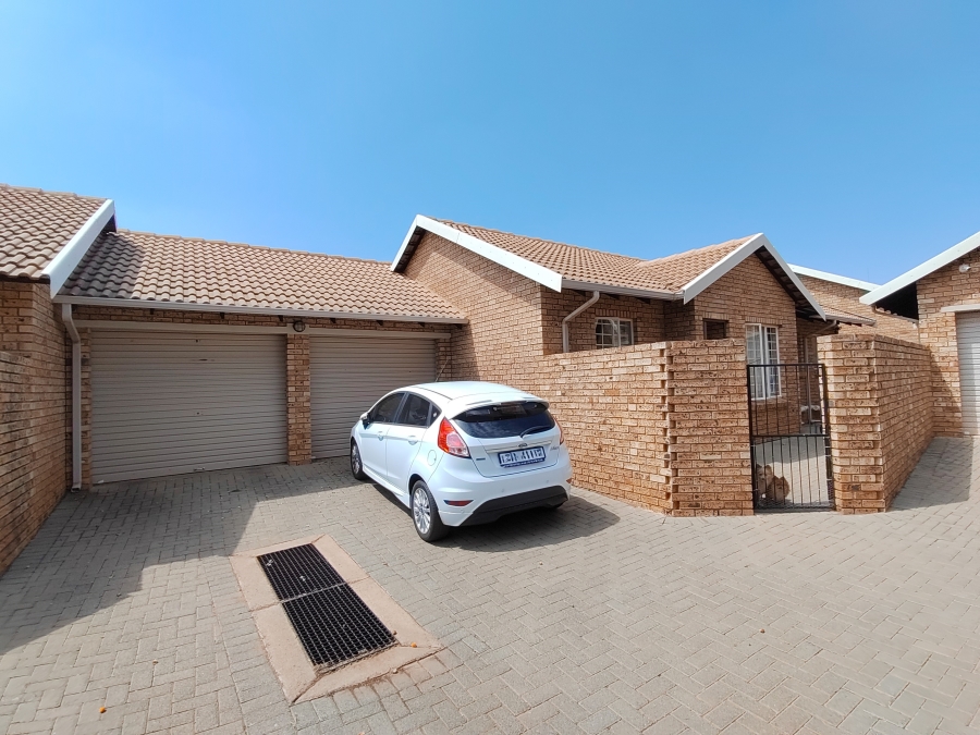 2 Bedroom Property for Sale in Montana Gauteng