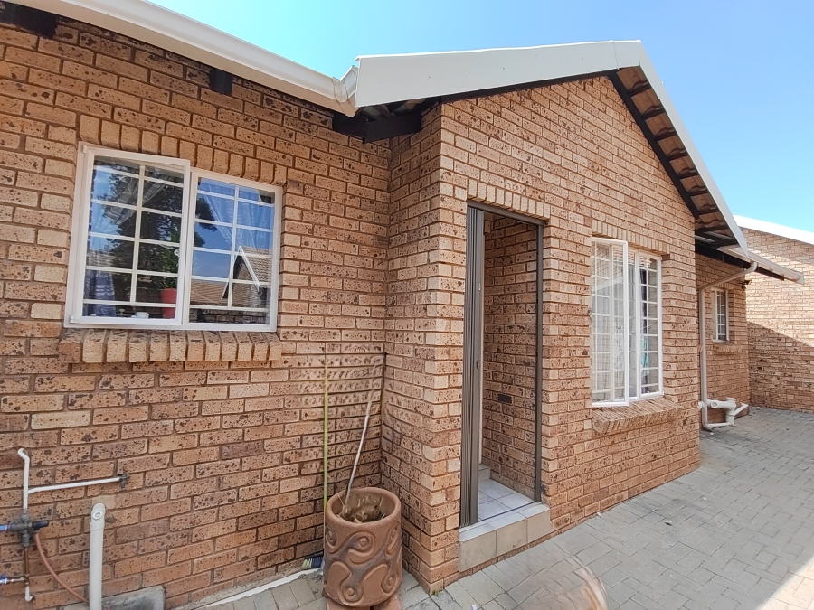 2 Bedroom Property for Sale in Montana Gauteng