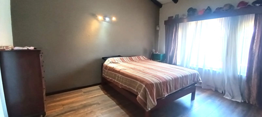 4 Bedroom Property for Sale in Verwoerdpark Gauteng