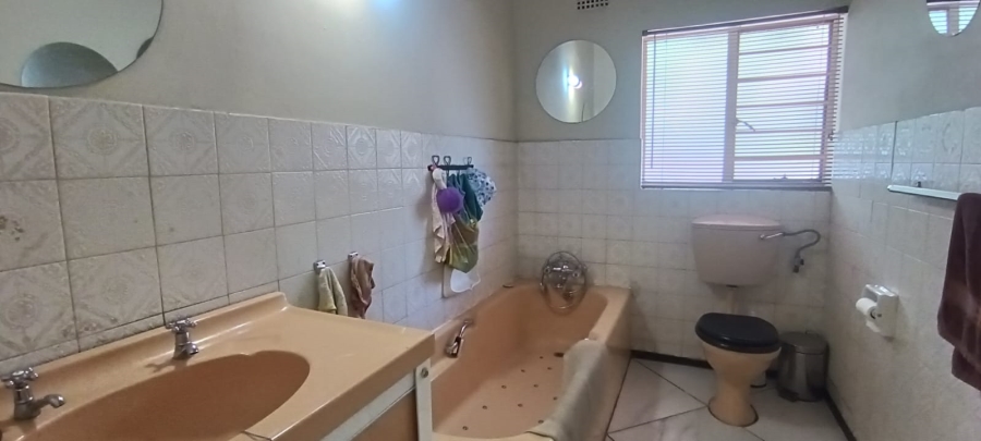 4 Bedroom Property for Sale in Verwoerdpark Gauteng