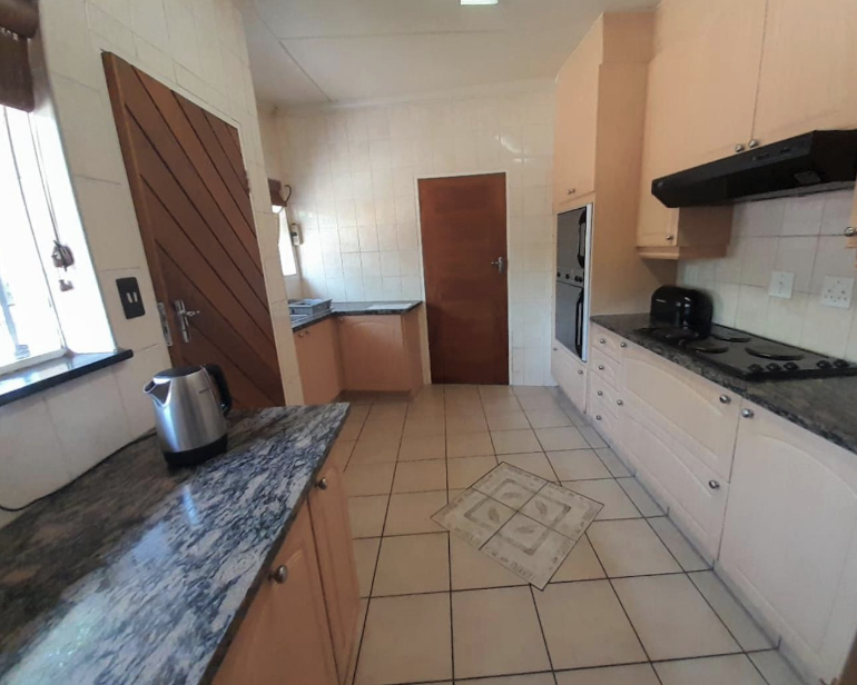 4 Bedroom Property for Sale in Parkhill Gardens Gauteng