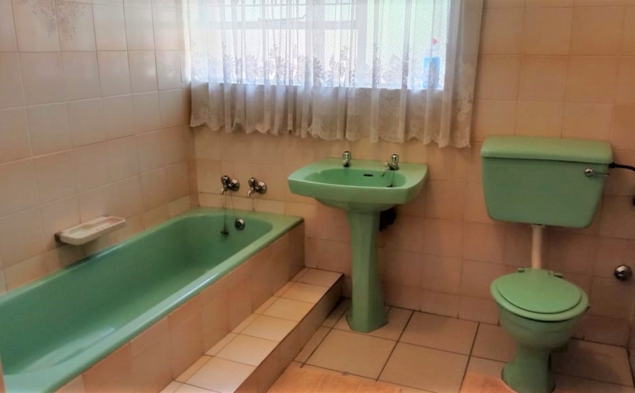 4 Bedroom Property for Sale in Parkhill Gardens Gauteng