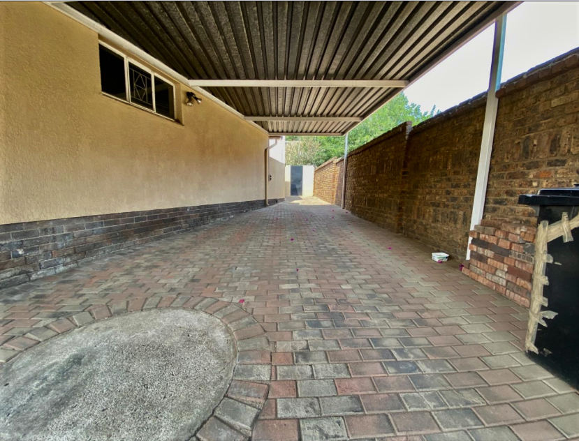 4 Bedroom Property for Sale in Parkhill Gardens Gauteng