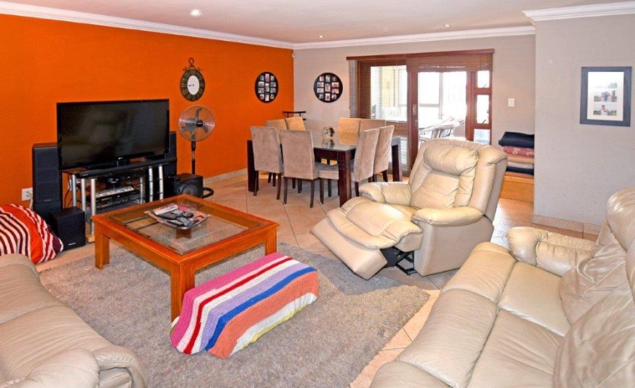 6 Bedroom Property for Sale in Marais Steyn Park Gauteng