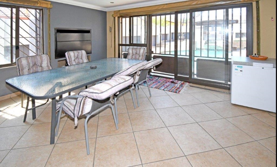 6 Bedroom Property for Sale in Marais Steyn Park Gauteng