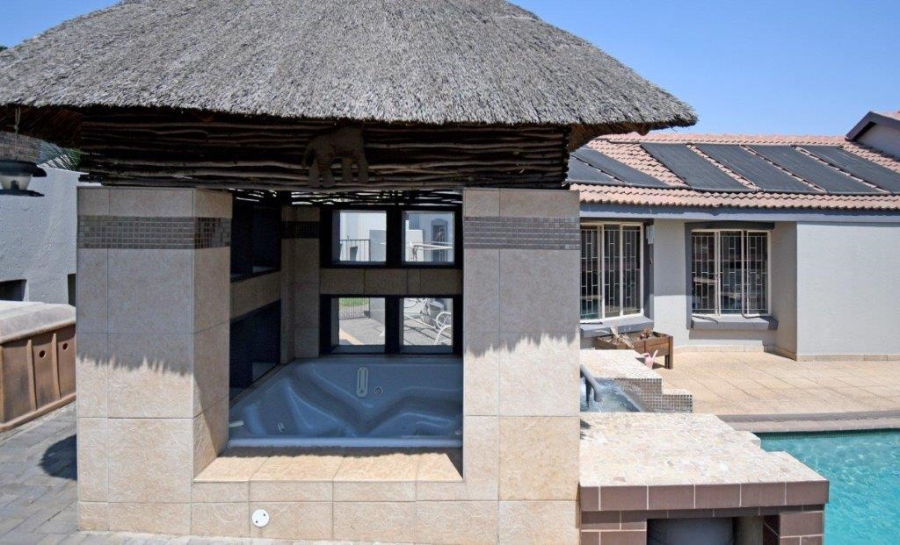 6 Bedroom Property for Sale in Marais Steyn Park Gauteng