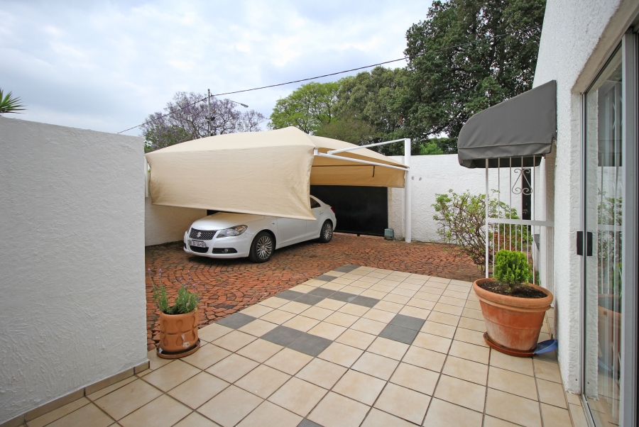 To Let 2 Bedroom Property for Rent in Craighall Park Gauteng