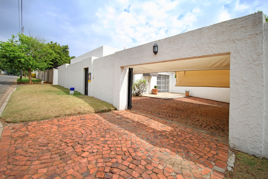 To Let 2 Bedroom Property for Rent in Craighall Park Gauteng