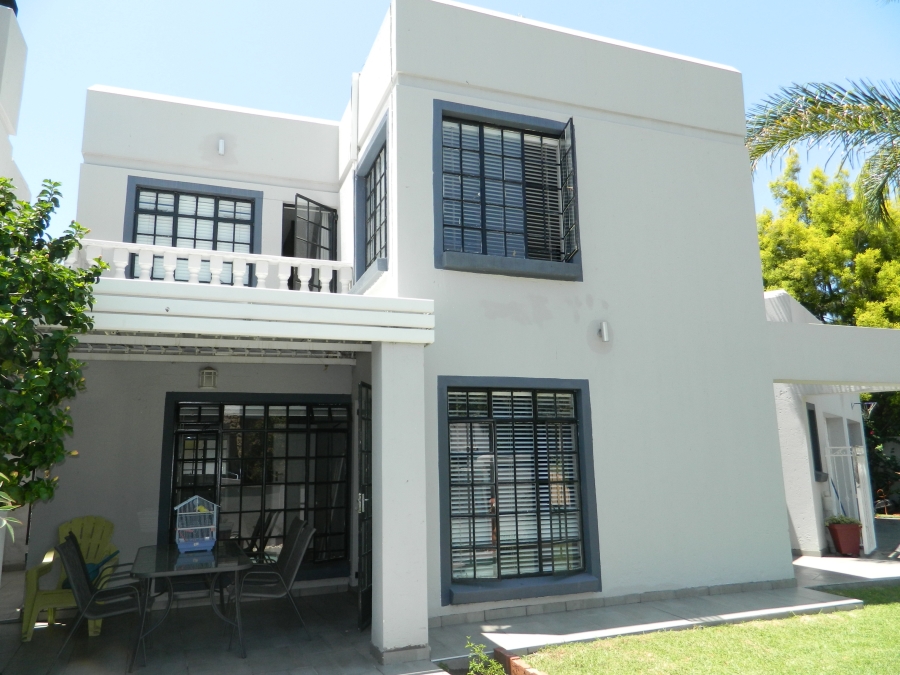 To Let 3 Bedroom Property for Rent in Silver Lakes Golf Estate Gauteng