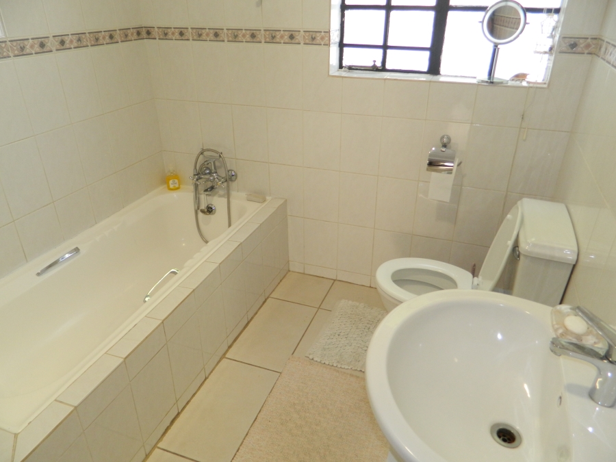 To Let 3 Bedroom Property for Rent in Silver Lakes Golf Estate Gauteng