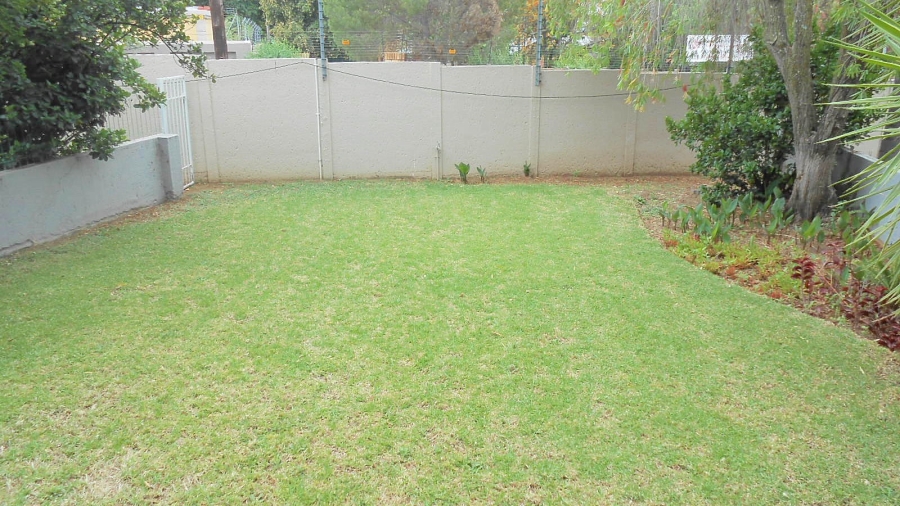 To Let 2 Bedroom Property for Rent in Fourways Gauteng