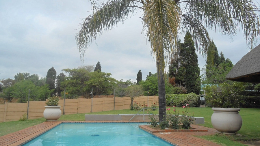 To Let 2 Bedroom Property for Rent in Fourways Gauteng