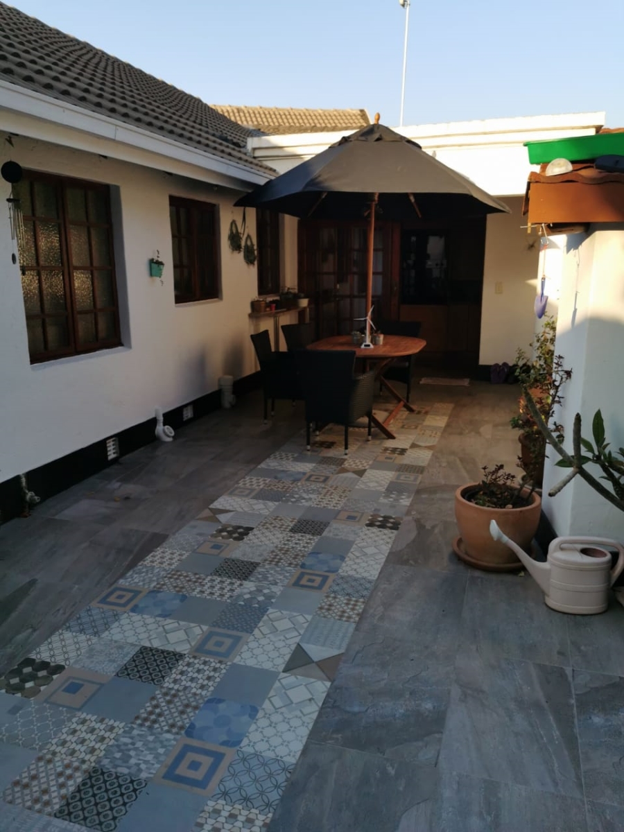 5 Bedroom Property for Sale in Bloubosrand Gauteng