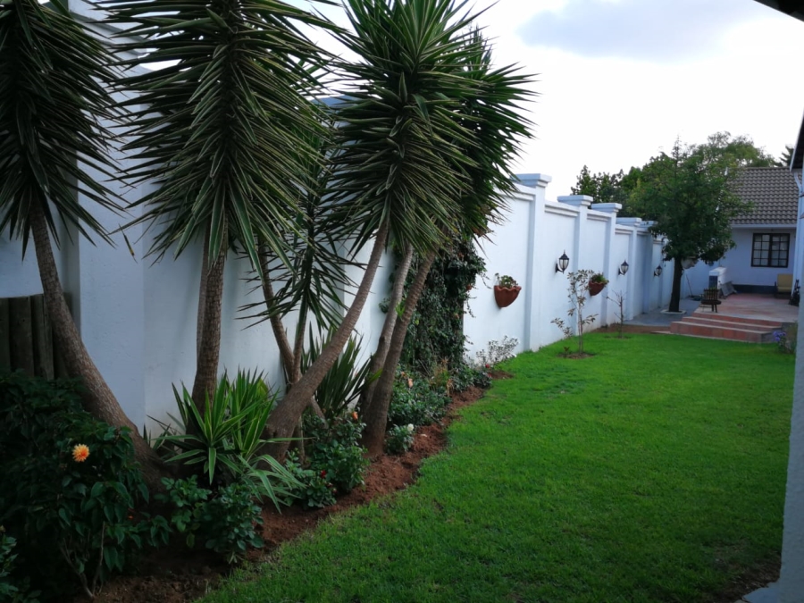 5 Bedroom Property for Sale in Bloubosrand Gauteng