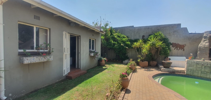 4 Bedroom Property for Sale in Estera Gauteng