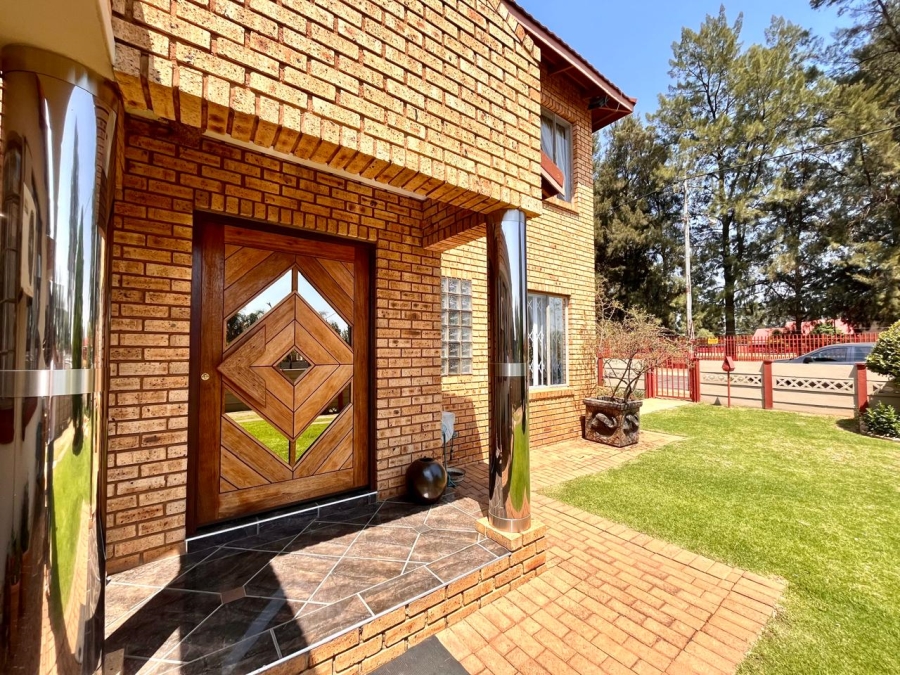 5 Bedroom Property for Sale in Paul Krugersoord Gauteng