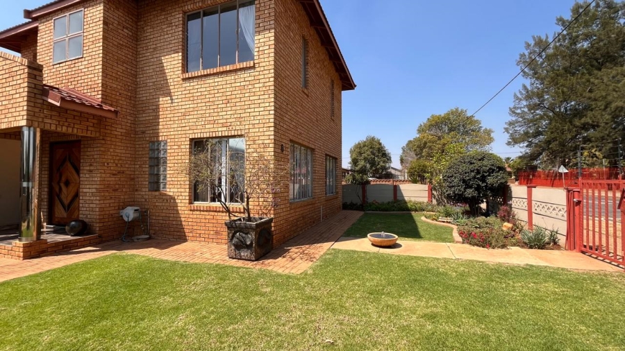 5 Bedroom Property for Sale in Paul Krugersoord Gauteng