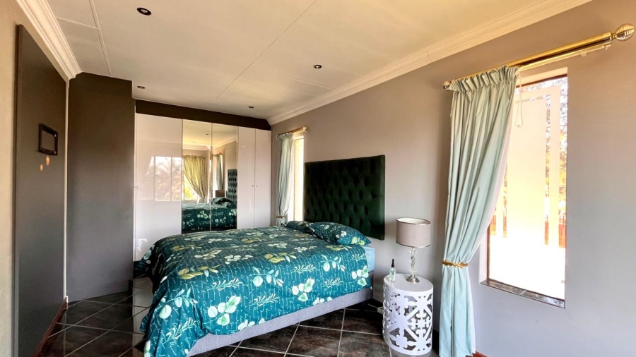 5 Bedroom Property for Sale in Paul Krugersoord Gauteng