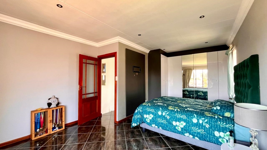 5 Bedroom Property for Sale in Paul Krugersoord Gauteng