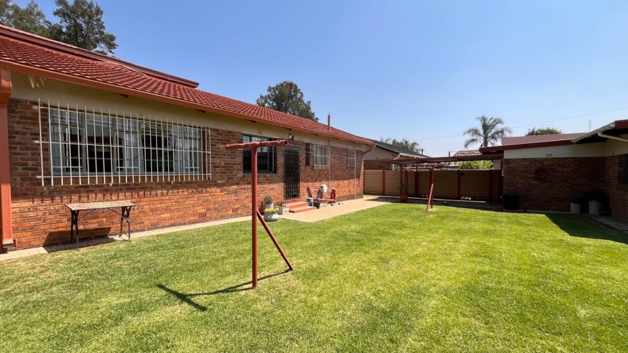 5 Bedroom Property for Sale in Paul Krugersoord Gauteng