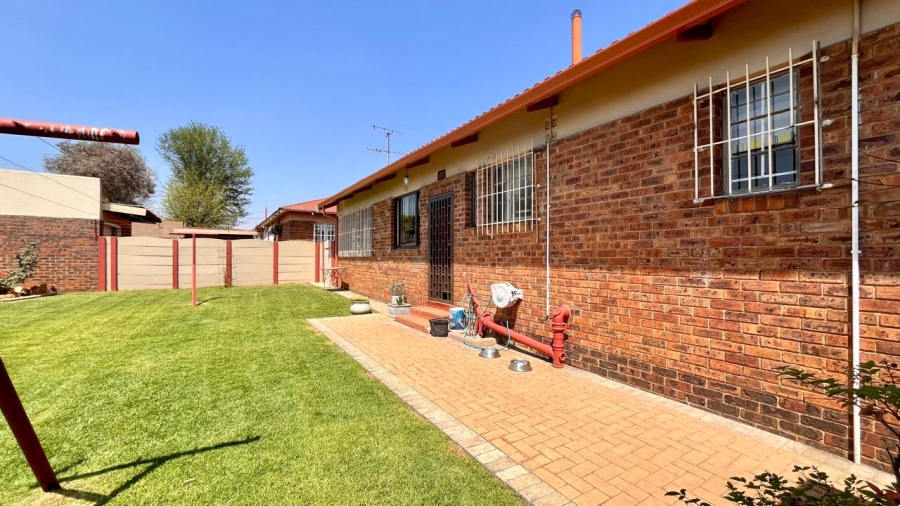 5 Bedroom Property for Sale in Paul Krugersoord Gauteng