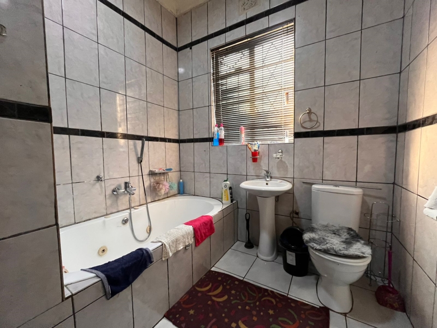 5 Bedroom Property for Sale in Brakpan Central Gauteng