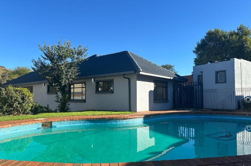 3 Bedroom Property for Sale in Linmeyer Gauteng