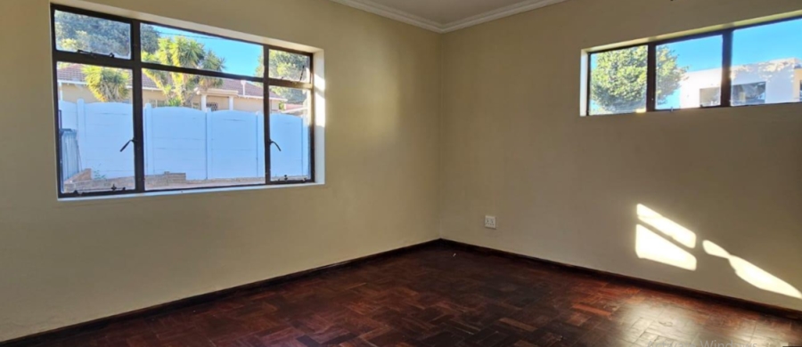 3 Bedroom Property for Sale in Linmeyer Gauteng