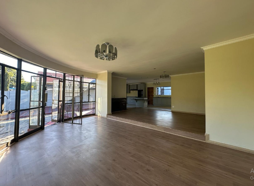 3 Bedroom Property for Sale in Linmeyer Gauteng