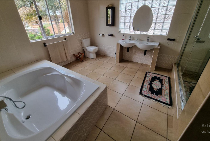 6 Bedroom Property for Sale in Linmeyer Gauteng