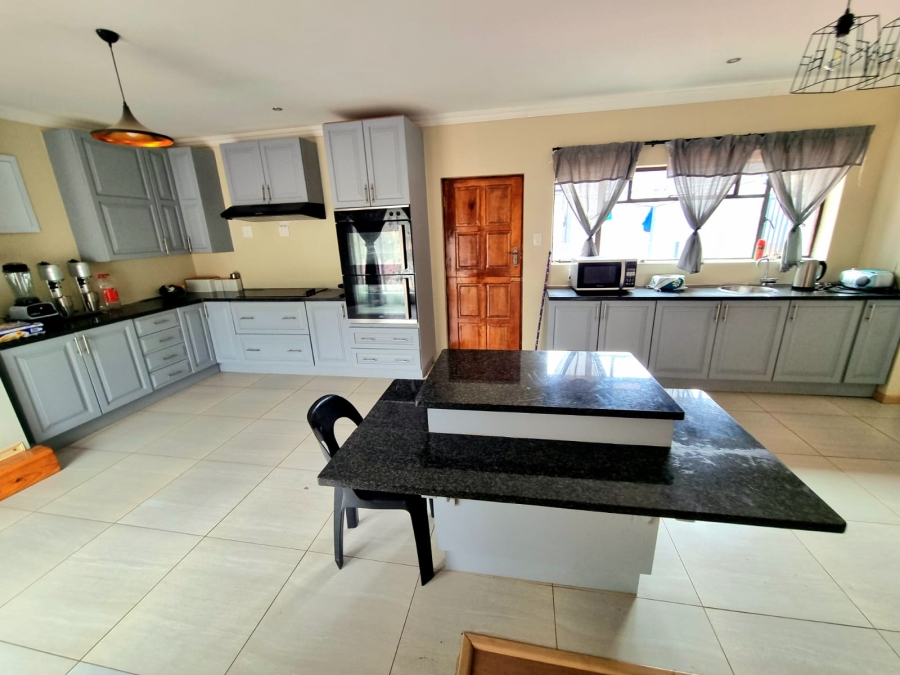 3 Bedroom Property for Sale in Linmeyer Gauteng