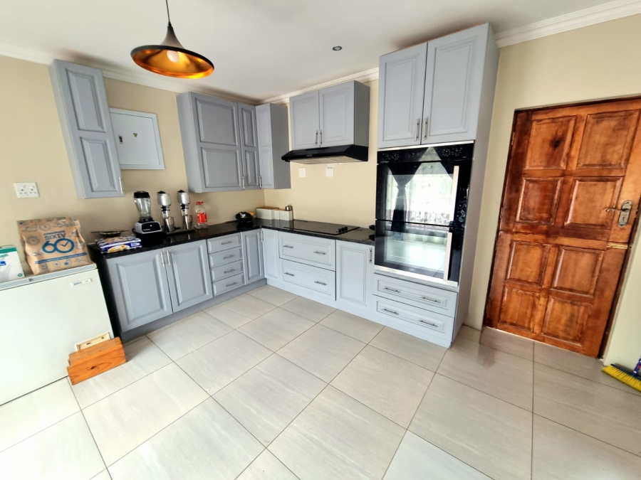 3 Bedroom Property for Sale in Linmeyer Gauteng