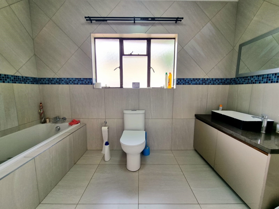 3 Bedroom Property for Sale in Linmeyer Gauteng