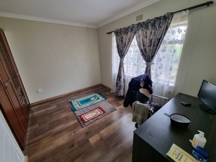 3 Bedroom Property for Sale in Linmeyer Gauteng