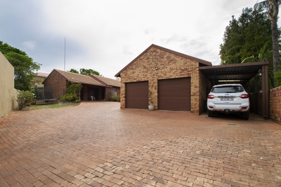 3 Bedroom Property for Sale in Faerie Glen Gauteng